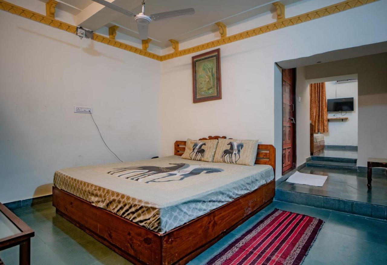 Hotel Ambavgarh Palace Удайпур Экстерьер фото