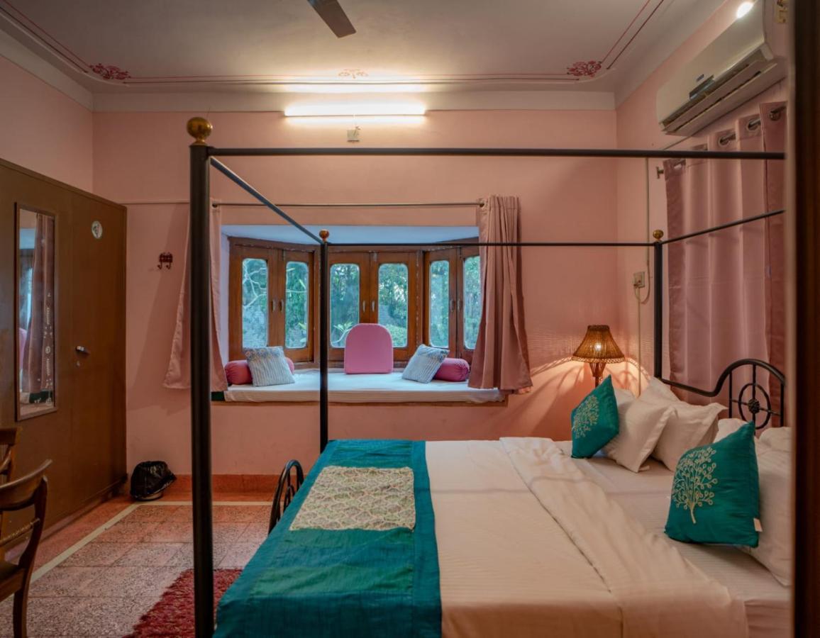 Hotel Ambavgarh Palace Удайпур Экстерьер фото