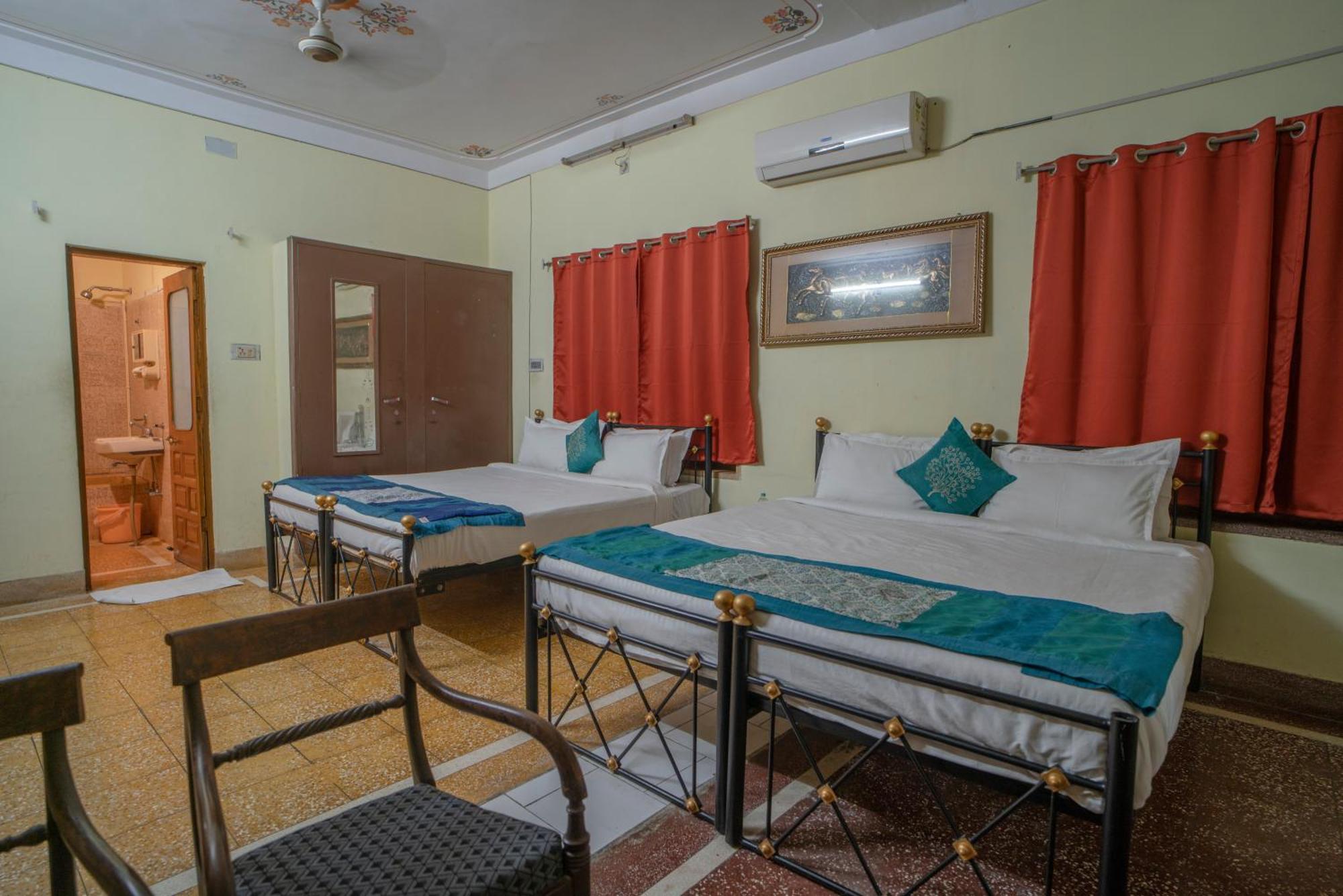Hotel Ambavgarh Palace Удайпур Экстерьер фото