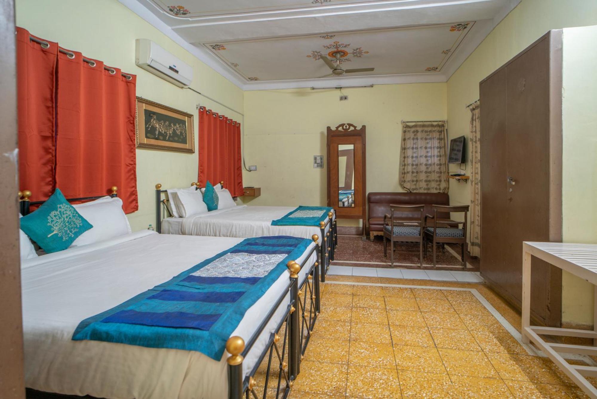 Hotel Ambavgarh Palace Удайпур Экстерьер фото