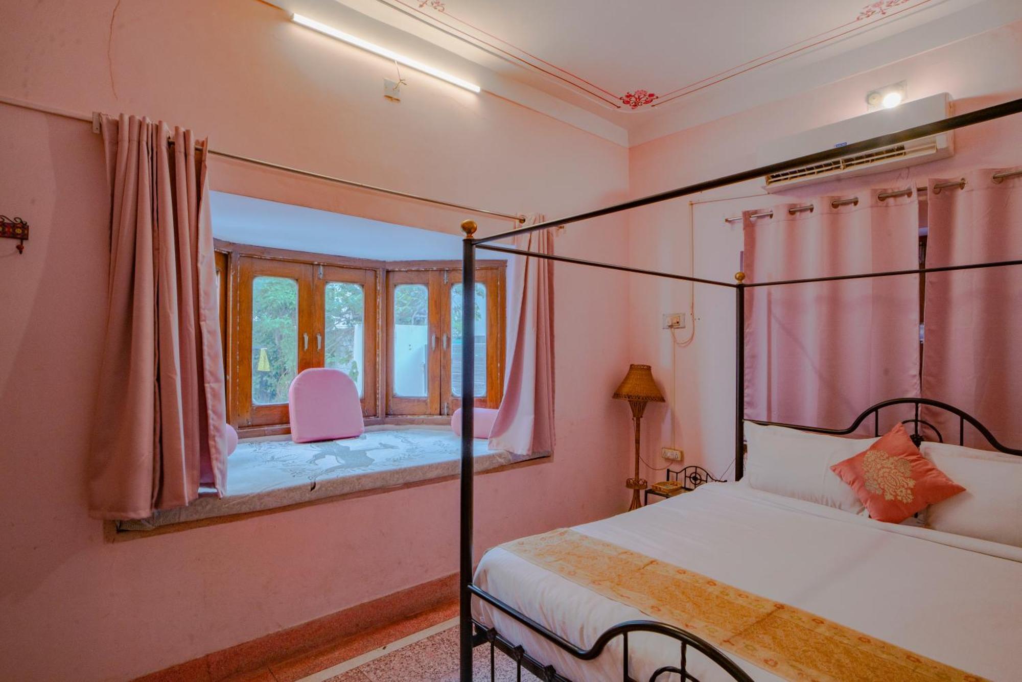Hotel Ambavgarh Palace Удайпур Экстерьер фото