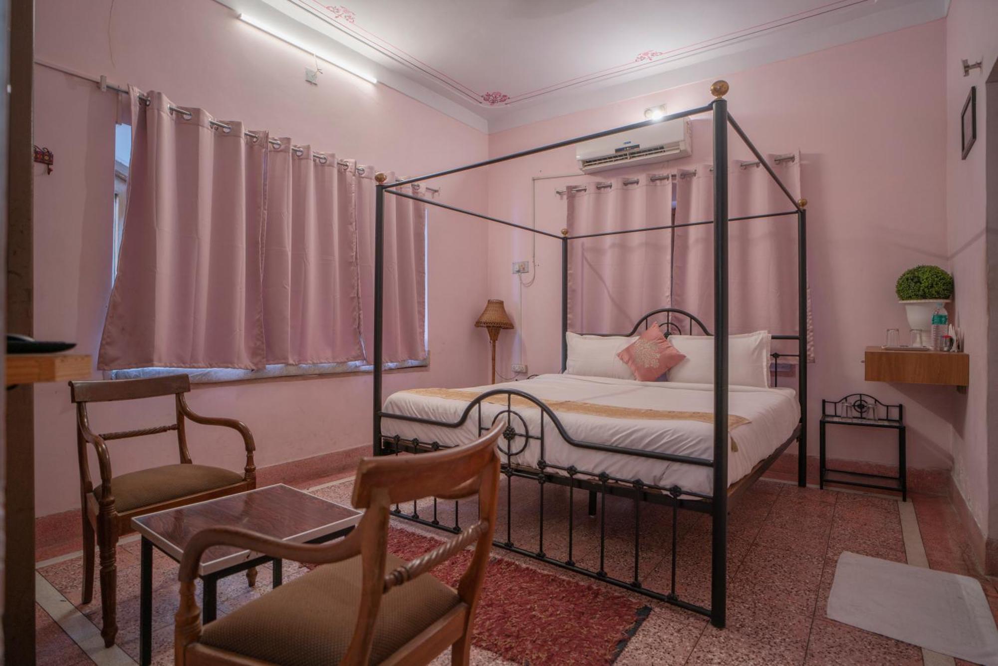 Hotel Ambavgarh Palace Удайпур Экстерьер фото