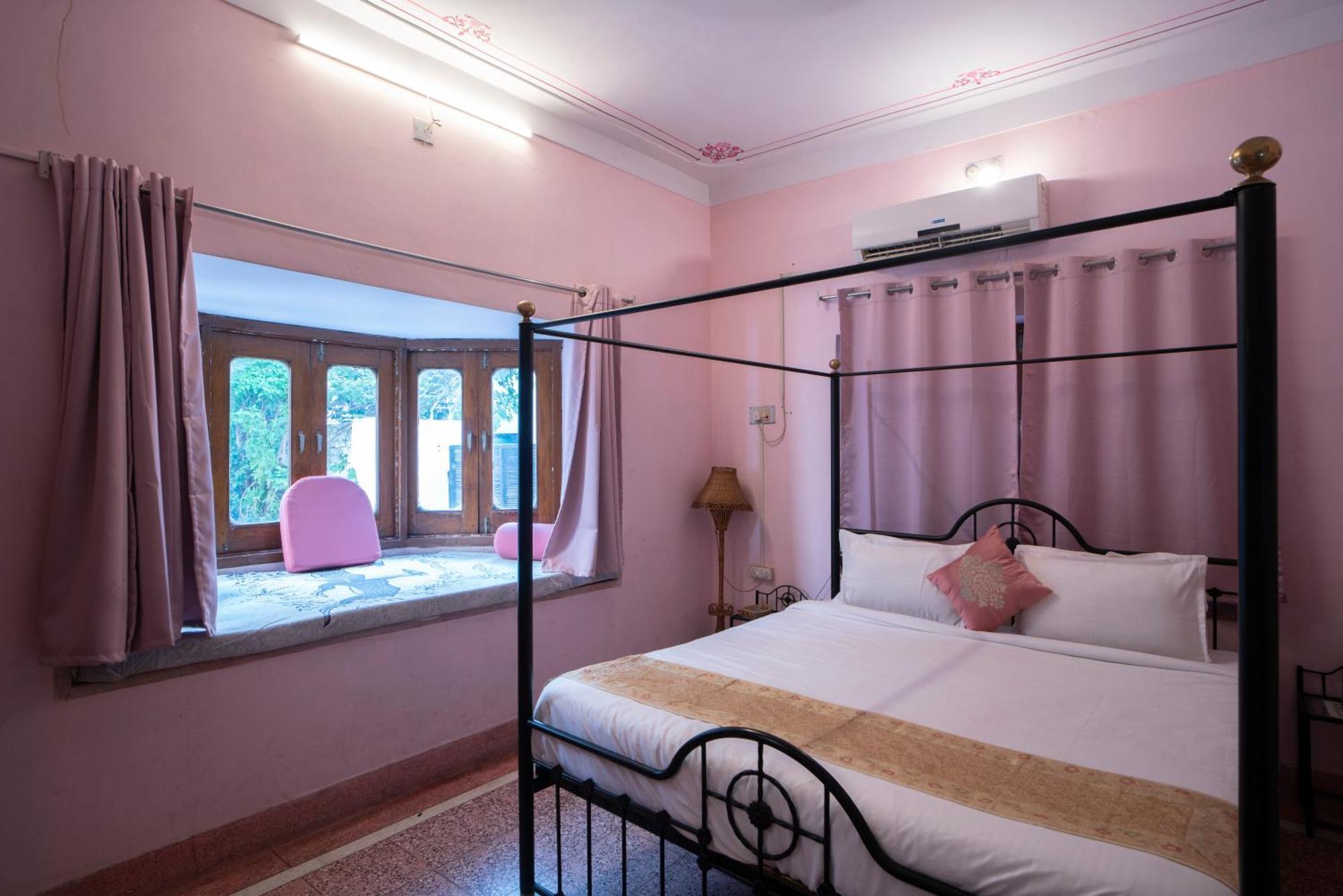 Hotel Ambavgarh Palace Удайпур Экстерьер фото