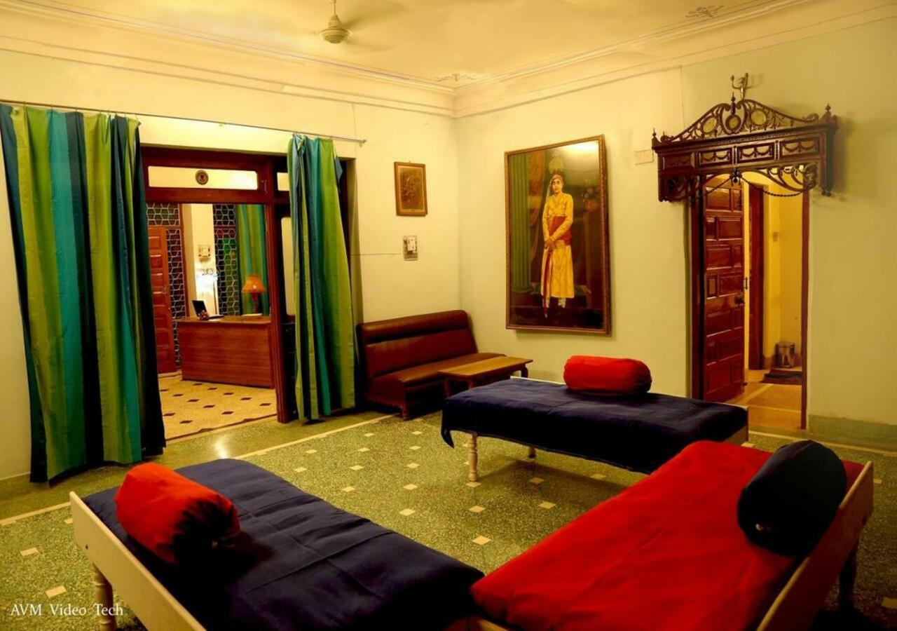 Hotel Ambavgarh Palace Удайпур Экстерьер фото