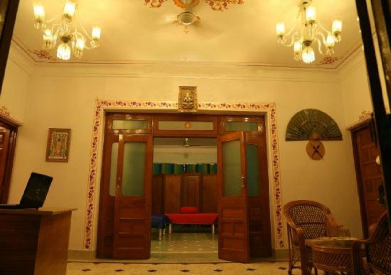 Hotel Ambavgarh Palace Удайпур Экстерьер фото