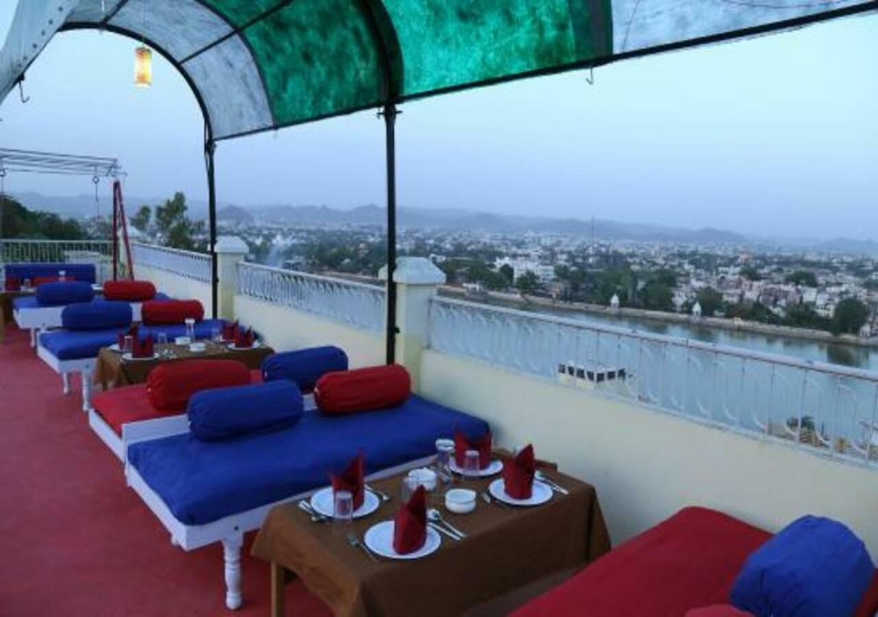 Hotel Ambavgarh Palace Удайпур Экстерьер фото